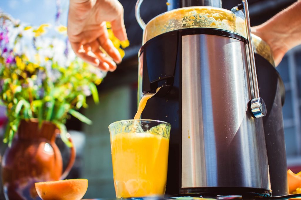 Jus d'orange dans un verre