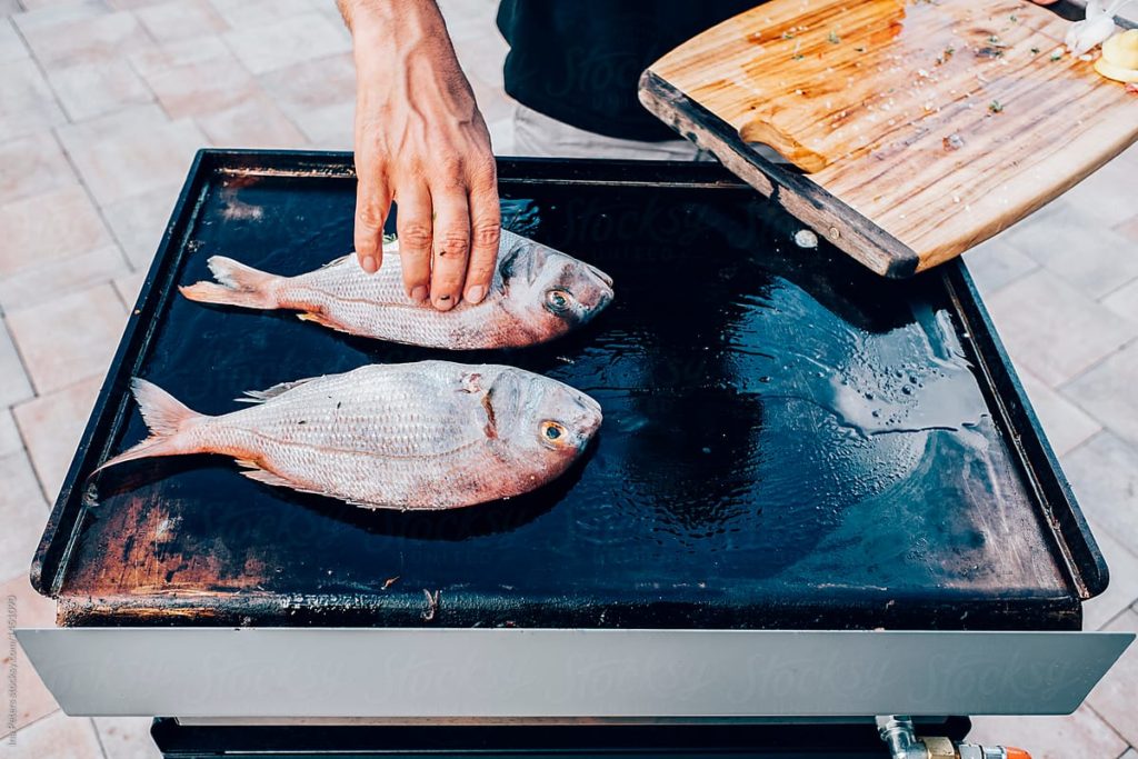 Poisson sur une plancha